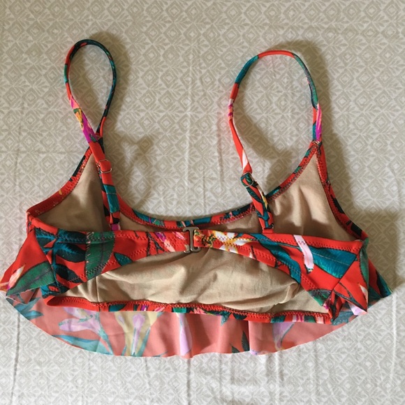 Bikini Top 👙🌺🌴 - Picture 3 of 4